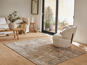 Tapis gris avec motif dans un salon - Bruge Interiors - Tapis Design: Ajoutez une touche d'élégance à votre salle de séjour