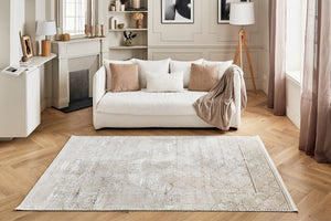 Tapis gris dans un salon - Bruge Interiors - Astuces pour nettoyer et entretenir votre tapis : Guide complet pour des tapis étincelants