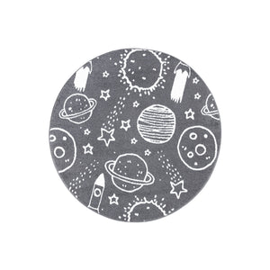 Tapis enfant gris au motif de galaxie Ruby