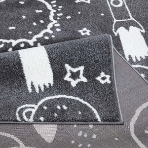 Tapis enfant gris au motif de galaxie Ruby