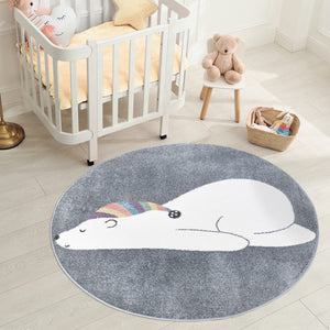 Tapis enfant gris avec un motif d'ours polaire dormant Ruby