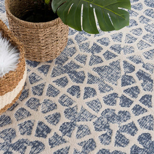 Tapis scandinave bleu et crème avec des franges tressées Nora