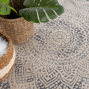 Tapis au motif de mandala gris avec des franges tressées Nora