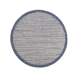 Tapis bleu à franges tréssées style scandinave bleu avec motif lignes blanches Nora