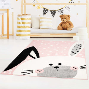 Tapis enfant rose avec un motif de tête de lapin _ HUGGY Huggy